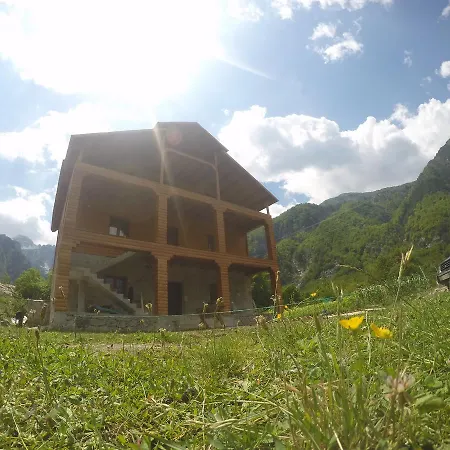 Bujtina Dreni Casa de hóspedes 3*