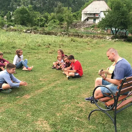 Bujtina Dreni Casa de hóspedes