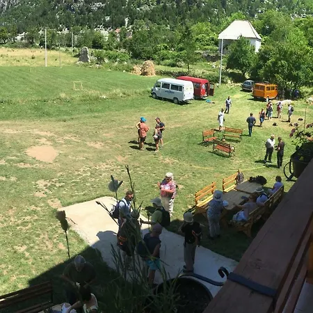 Bujtina Dreni ゲストハウス