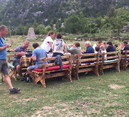 Bujtina Dreni 3*