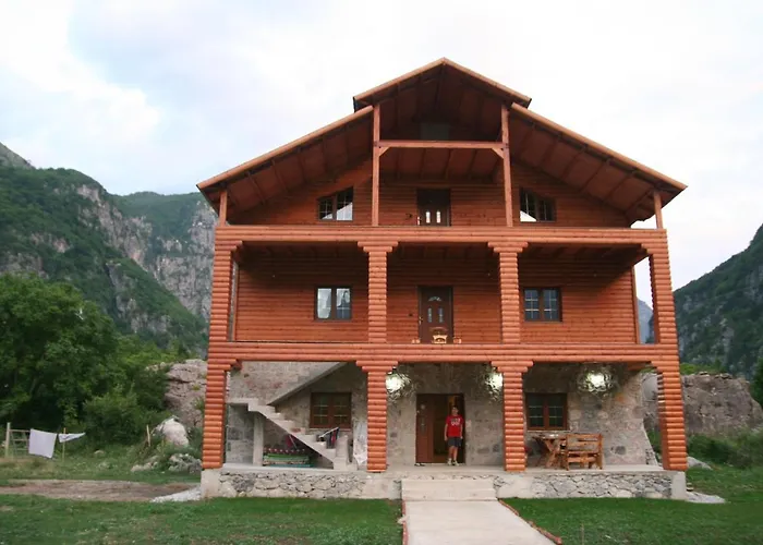 Bujtina Dreni 招待所